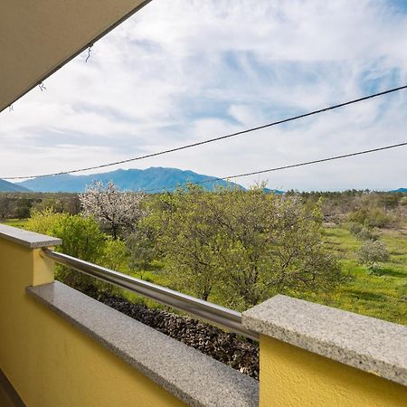 Holiday Residence Maja Katuni Luaran gambar