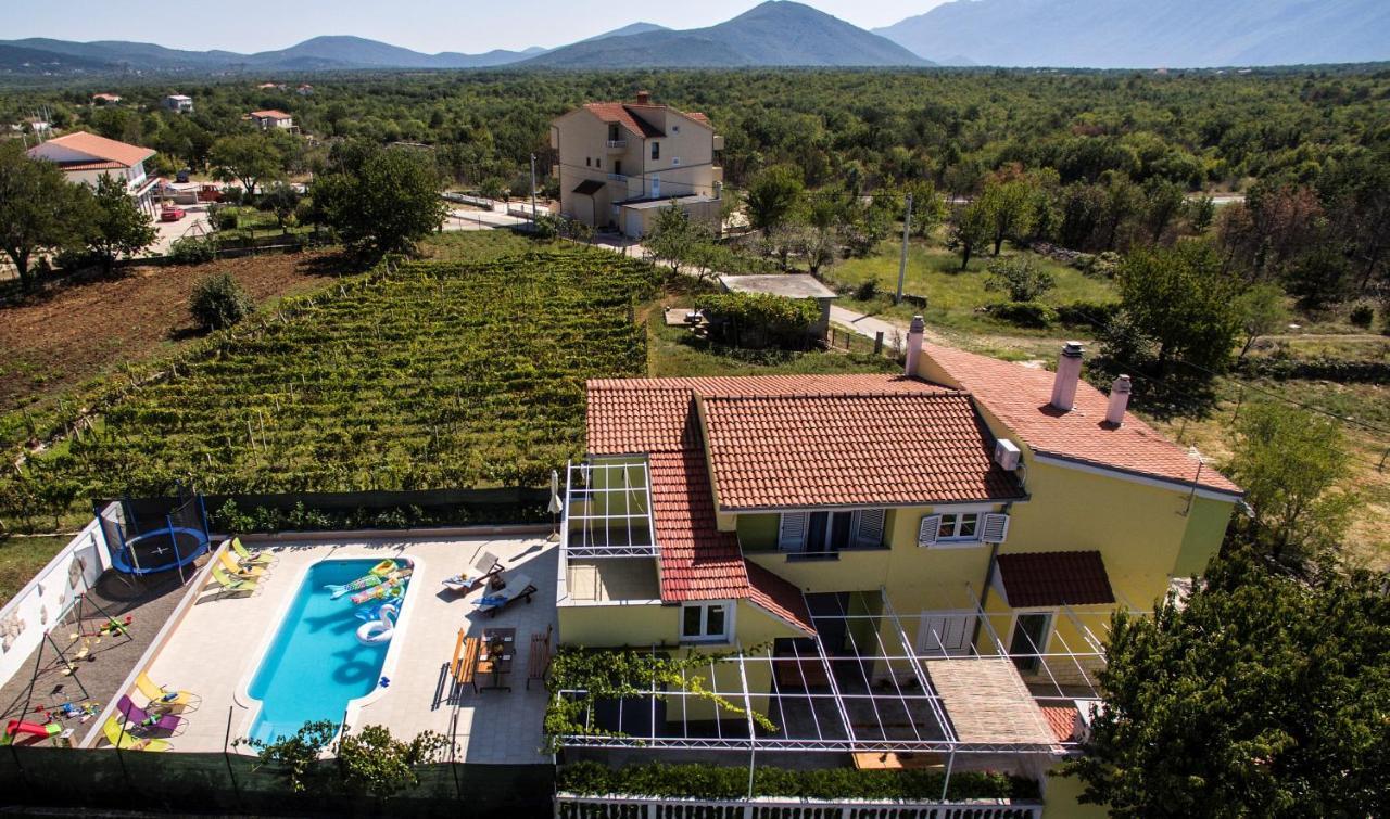 Holiday Residence Maja Katuni Luaran gambar