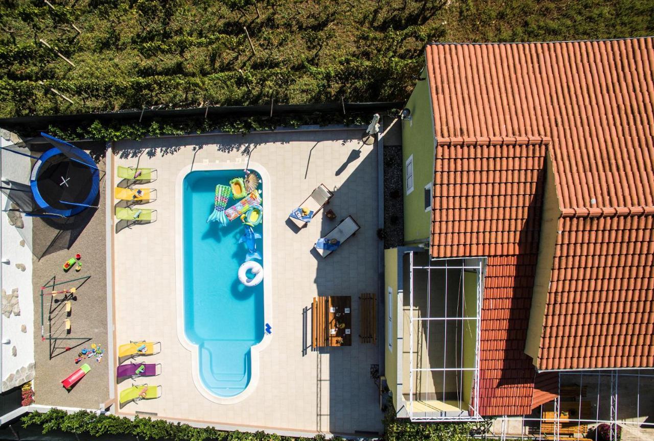 Holiday Residence Maja Katuni Luaran gambar