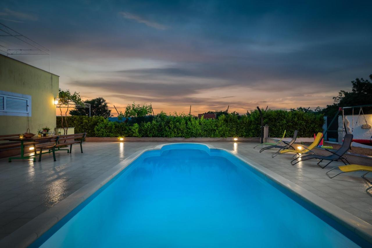 Holiday Residence Maja Katuni Luaran gambar