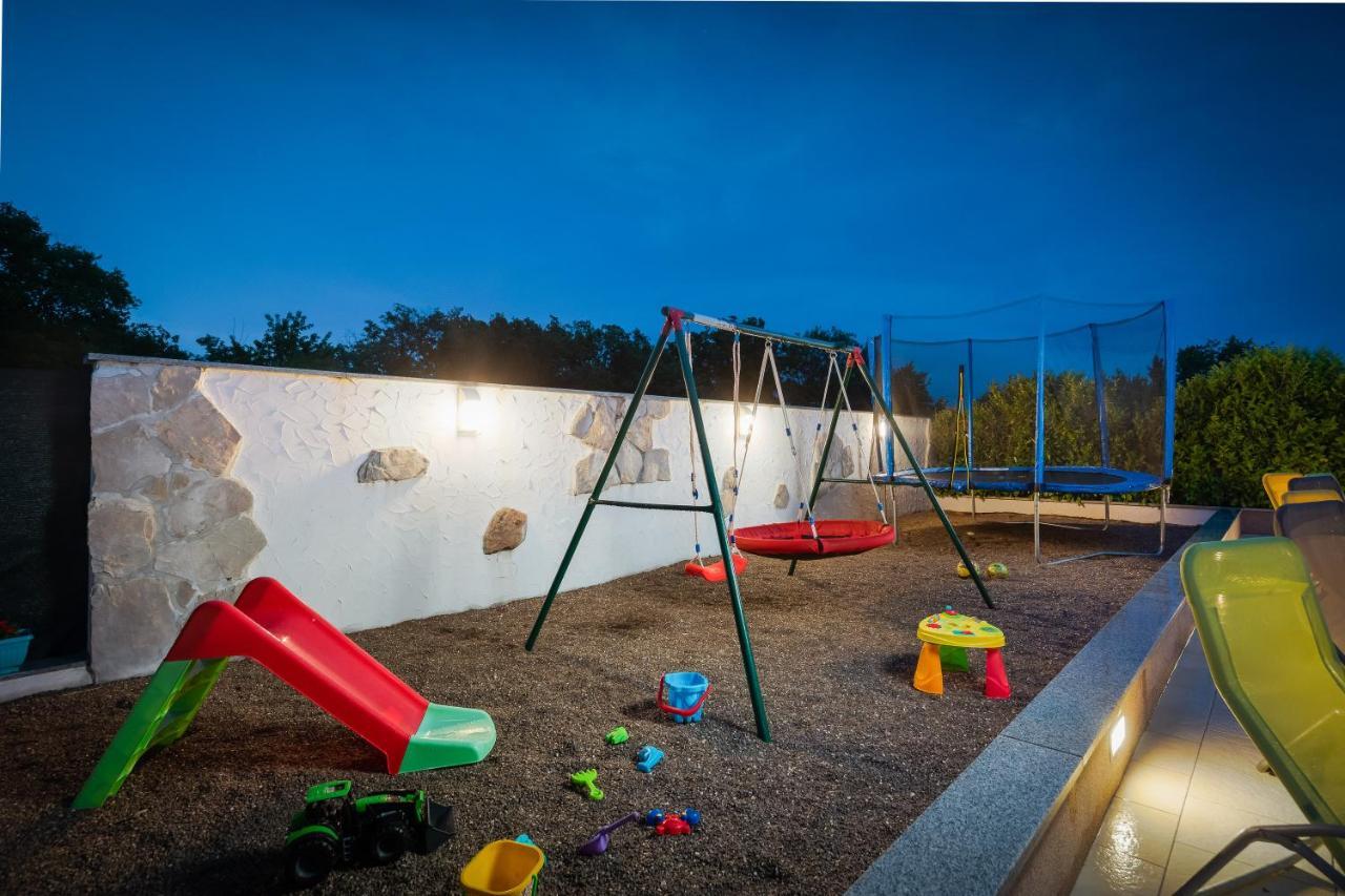 Holiday Residence Maja Katuni Luaran gambar