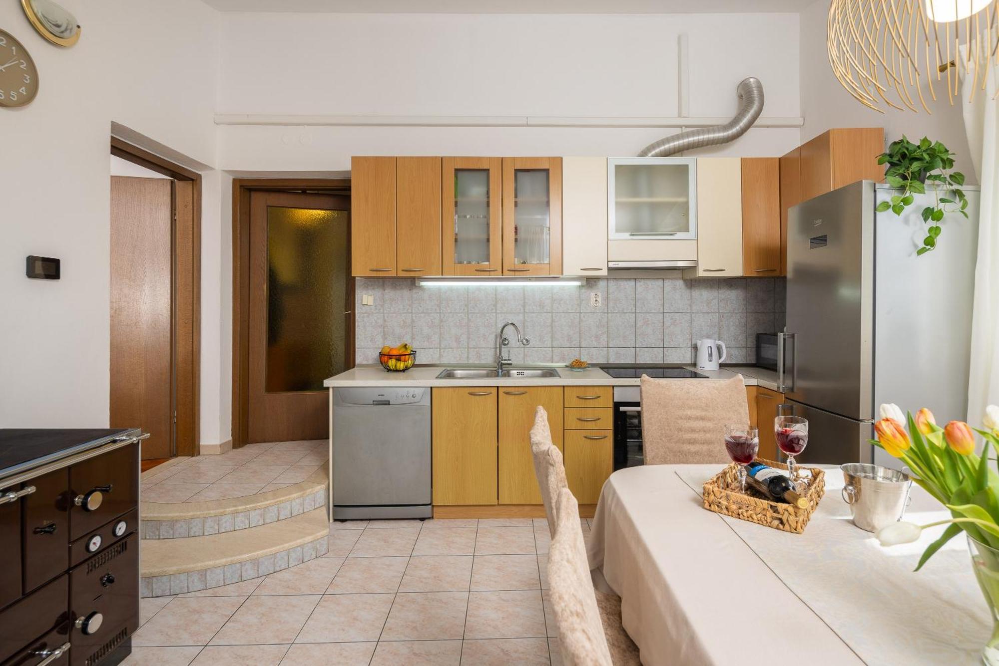 Holiday Residence Maja Katuni Luaran gambar