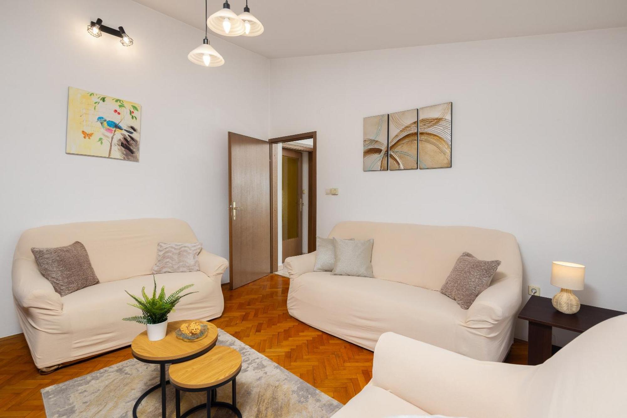 Holiday Residence Maja Katuni Luaran gambar