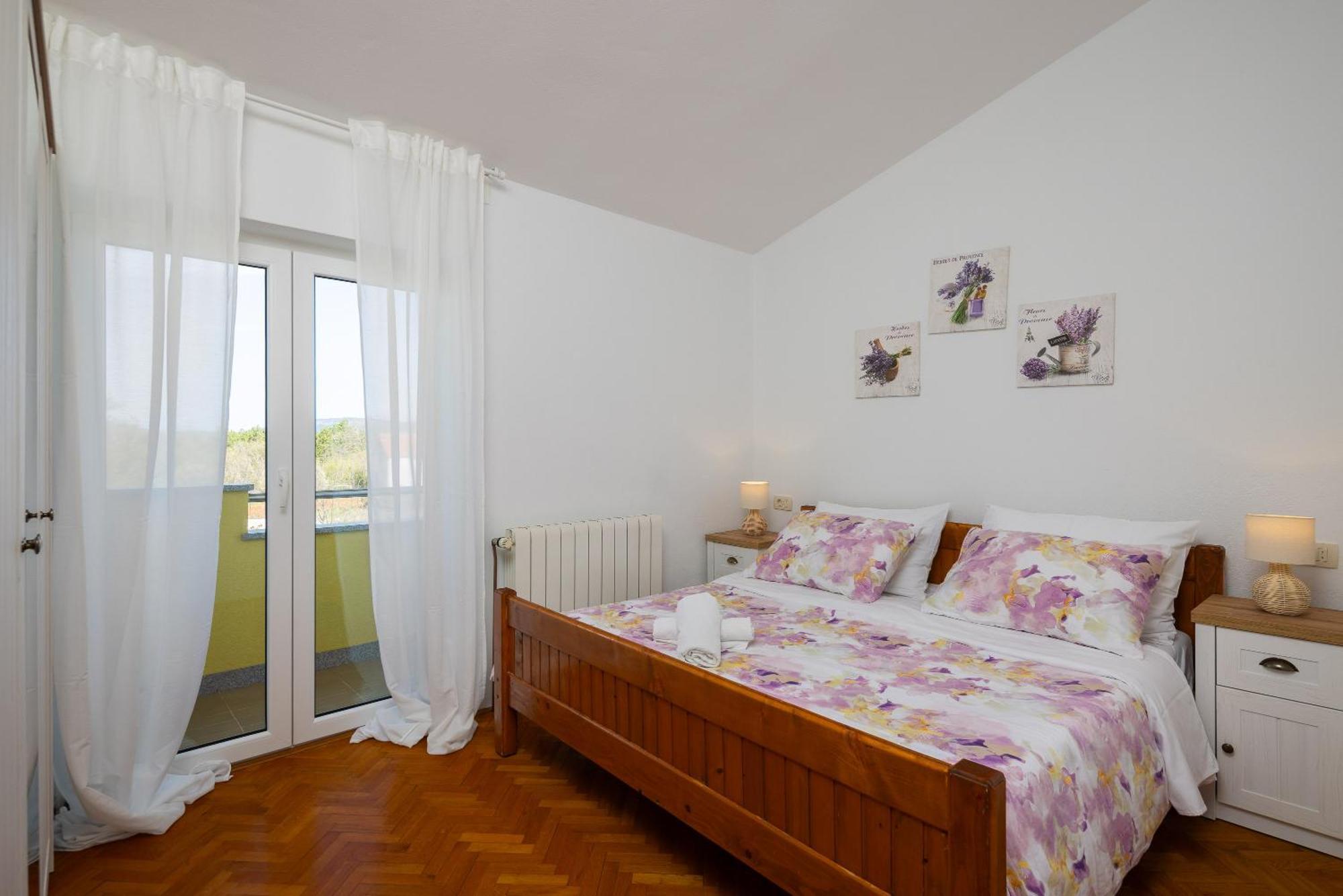 Holiday Residence Maja Katuni Luaran gambar