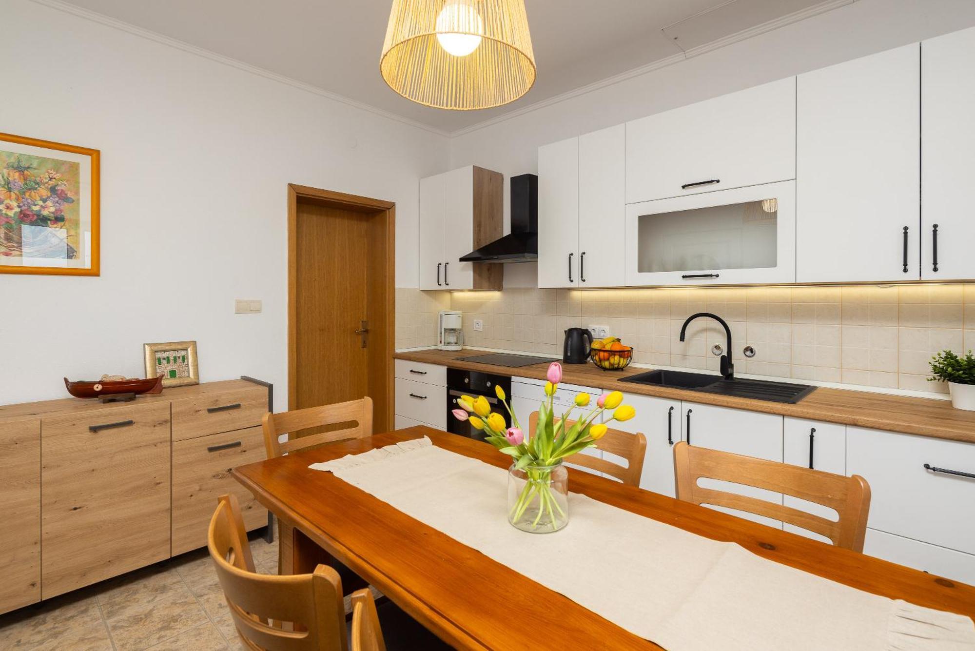 Holiday Residence Maja Katuni Luaran gambar