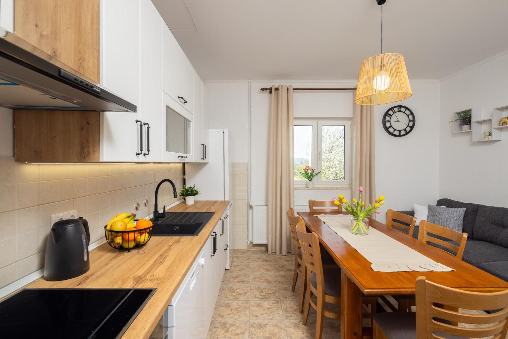 Holiday Residence Maja Katuni Luaran gambar